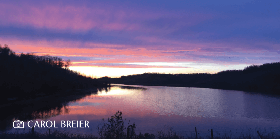 2Cardwidget Gully Carolbreier Sunset image of a lake
